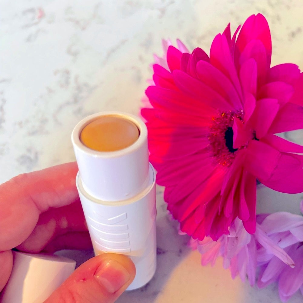 Milk Flex Foundation Stick- light beige